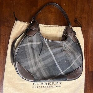 Burberry purse with dust bag